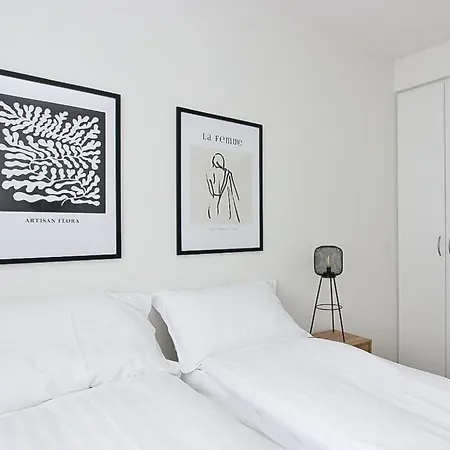 Downtown Apartments Akureyri Room photo